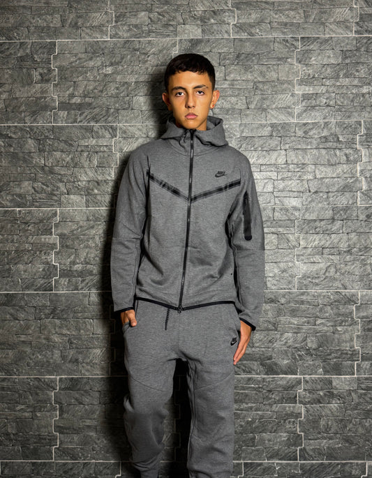 OUTFIT NIKE TECH DARK GREY