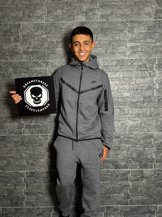 OUTFIT NIKE TECH DARK GREY